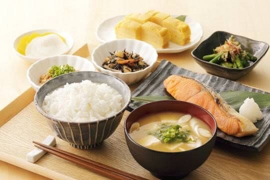 和風の食卓