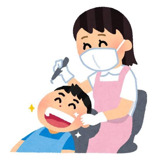 オフィスホワイトニングを受ける男性